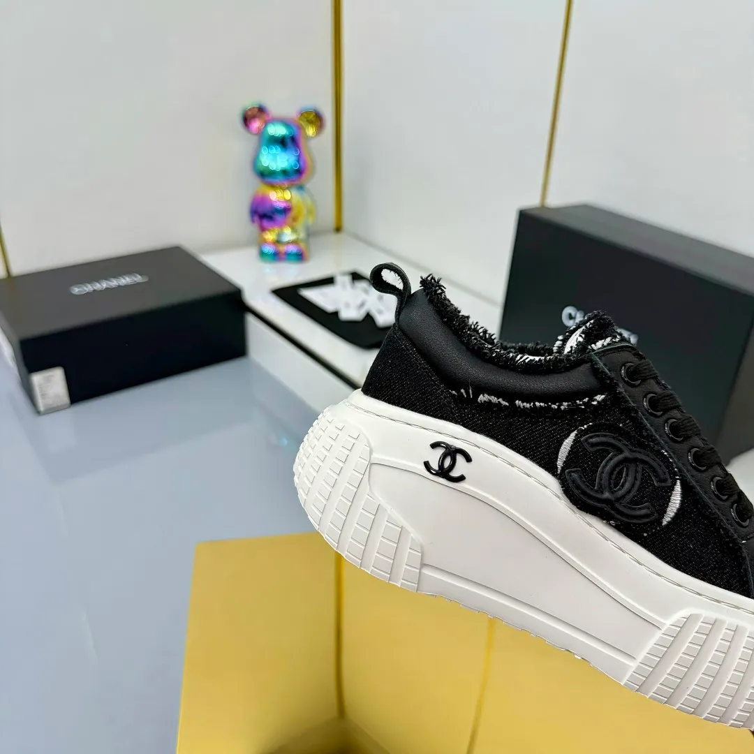 👟👟Ex-factory price 640👟👟 Chanel bread shoes ~ original calfskin panda shoes Chanel 25C latest hot style panda black and white sports shoes casual sneakers Xiaoxiang hot item classic black and white panda color coco girls must pay Fabric: original custom mixed sheepskin lining: original imported breathable mesh lining outsole: Original molded rubber + TPU combination Size: Women's 35-41 Buy now👉